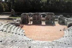 Parku Kombëtar dhe Arkeologjik i Butrintit pranë Ksamilit